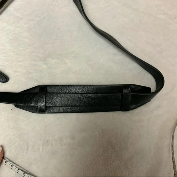 Kenneth Cole Reaction silver fold over purse adjustable strap - Picture 5 of 12